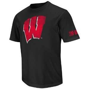  Wisconsin Badgers Tee Shirt   Mens Distressed Logo: Sports 