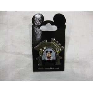  Disney Pin Mickey on Haunted Mansion Ride Toys & Games