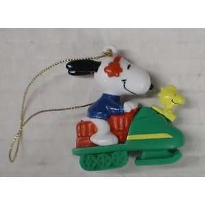    Peanuts Pvc Christmas Ornament Snoopy on Snowmobile Toys & Games