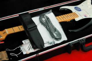 New USA Fender ® American Deluxe Stratocaster, Strat, V Neck, Black 
