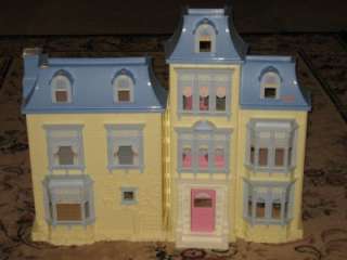 LOVING FAMILY SWEET SOUNDS VICTORIAN DOLLHOUSE Doll House 4 Furniture 