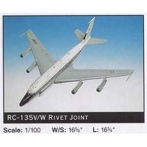  RC 135V/W Rivet Joint W/SMALL Engines 1/100: Everything 