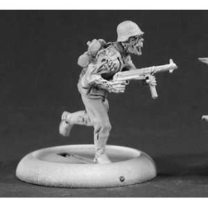  Kroid Zombie NCO w/Submachine Gun: Toys & Games