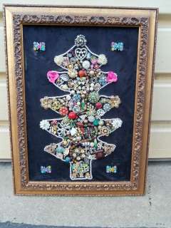 47583 VINTAGE COSTUME JEWELRY CHRISTMAS TREE IN FRAME  