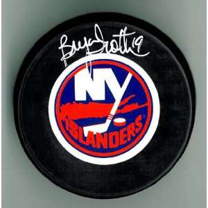  Bryan Trottier Autographed New York Islanders Puck: Sports 