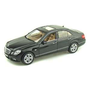  2010 Mercedes Benz E Class 1/18 Black: Toys & Games