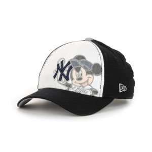   New York Yankees New Era Disney MLB Magic Illusion: Sports & Outdoors