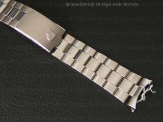 brushed matte outers with polished inner links very similar to a seiko 