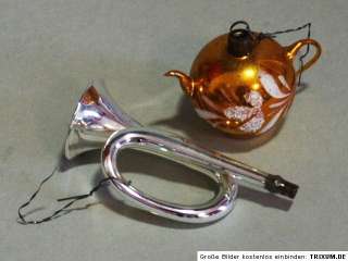 Alter Weihnachtsschmuck aus Glas in Form einer Trompete und einer 