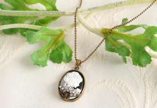 White Crystal CAMEO pendant Antique Gold GP chain necklace N1546 